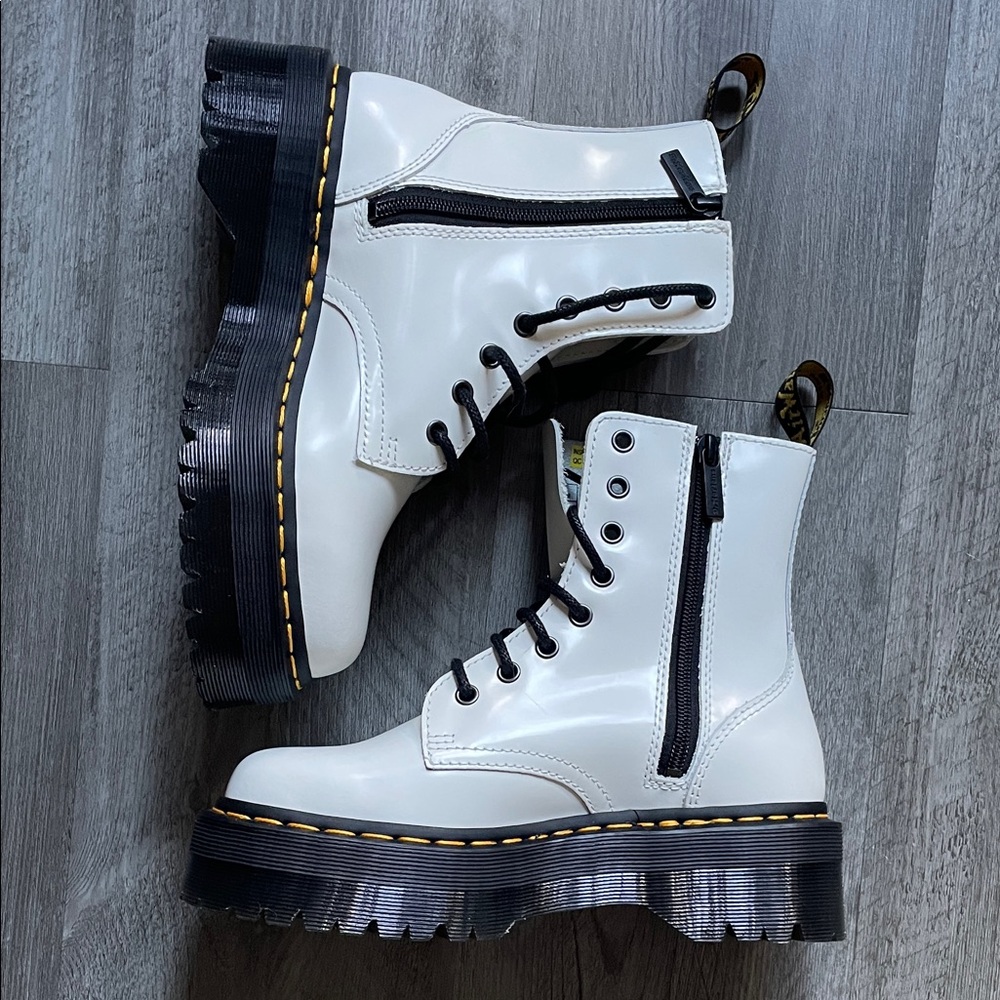 Dr Marten Jadon
